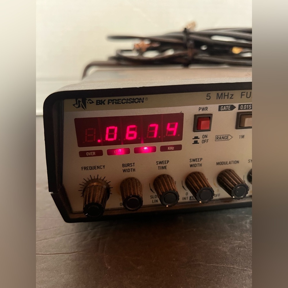 BK Precision 5 MHz Function Generator 3026 Tested Works Tool - Picture 3 of 10